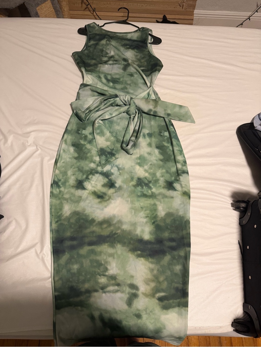 Scoop Neck Green Tie-Dye Bodycon Dress with Waist Cinching Tie-Backs - Picture 2 of 6